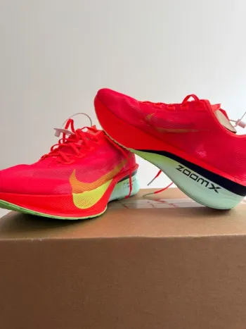 Nike Vaporfly 4 bike usato — immagine 2 di 6