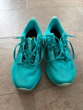 Used Asics Novablast 5 Running Shoes