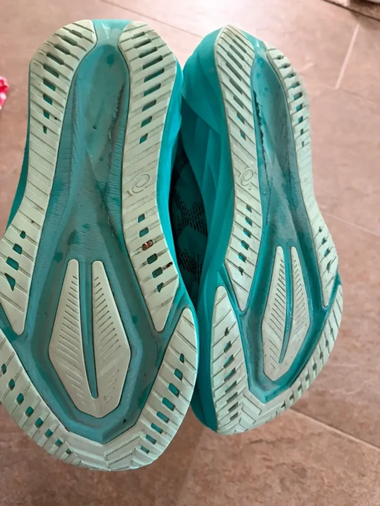 Used Asics Novablast 5 bike — image 2 of 8
