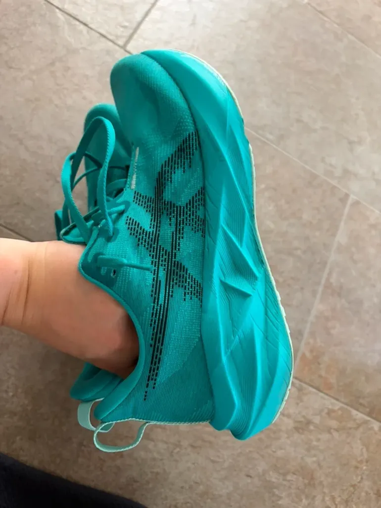Used Asics Novablast 5 bike — image 6 of 8