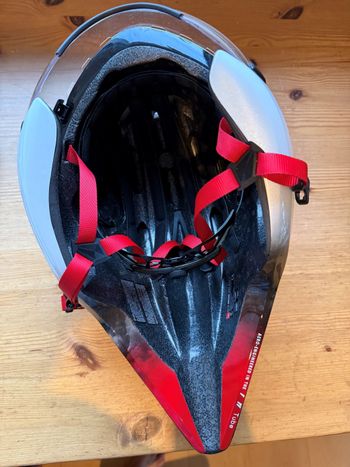 Used MET Drone Wide Body II UAE Team Emirates Edition 2025 bike — image 4 of 4