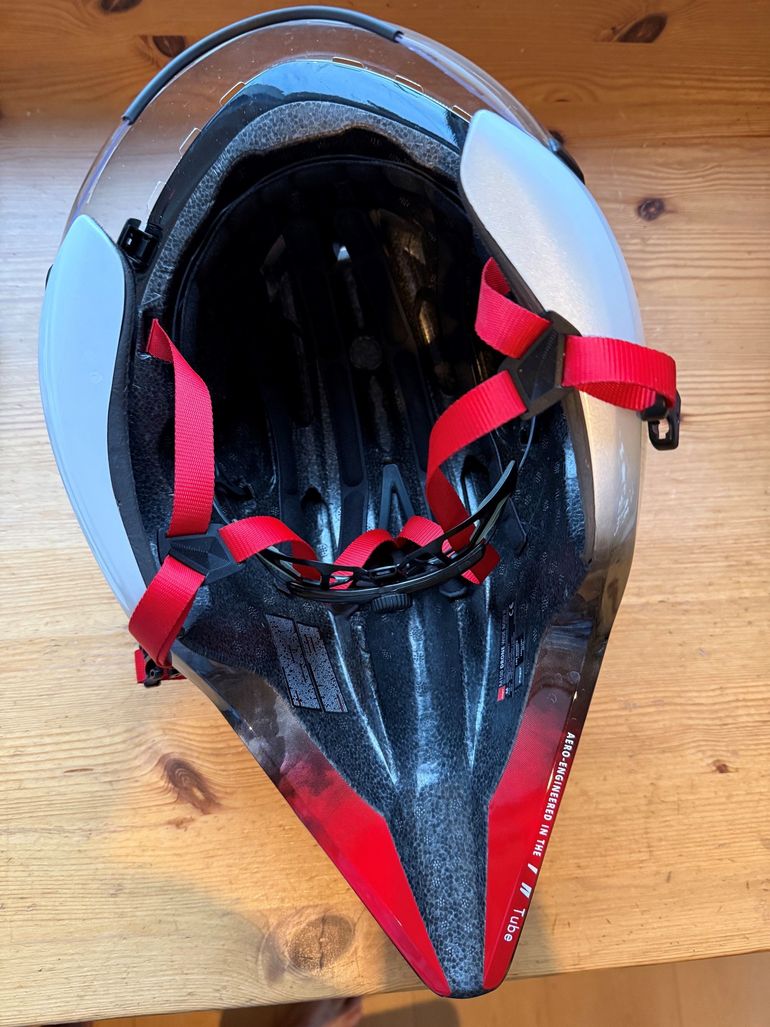 Used MET Drone Wide Body II UAE Team Emirates Edition 2025 bike — image 4 of 4