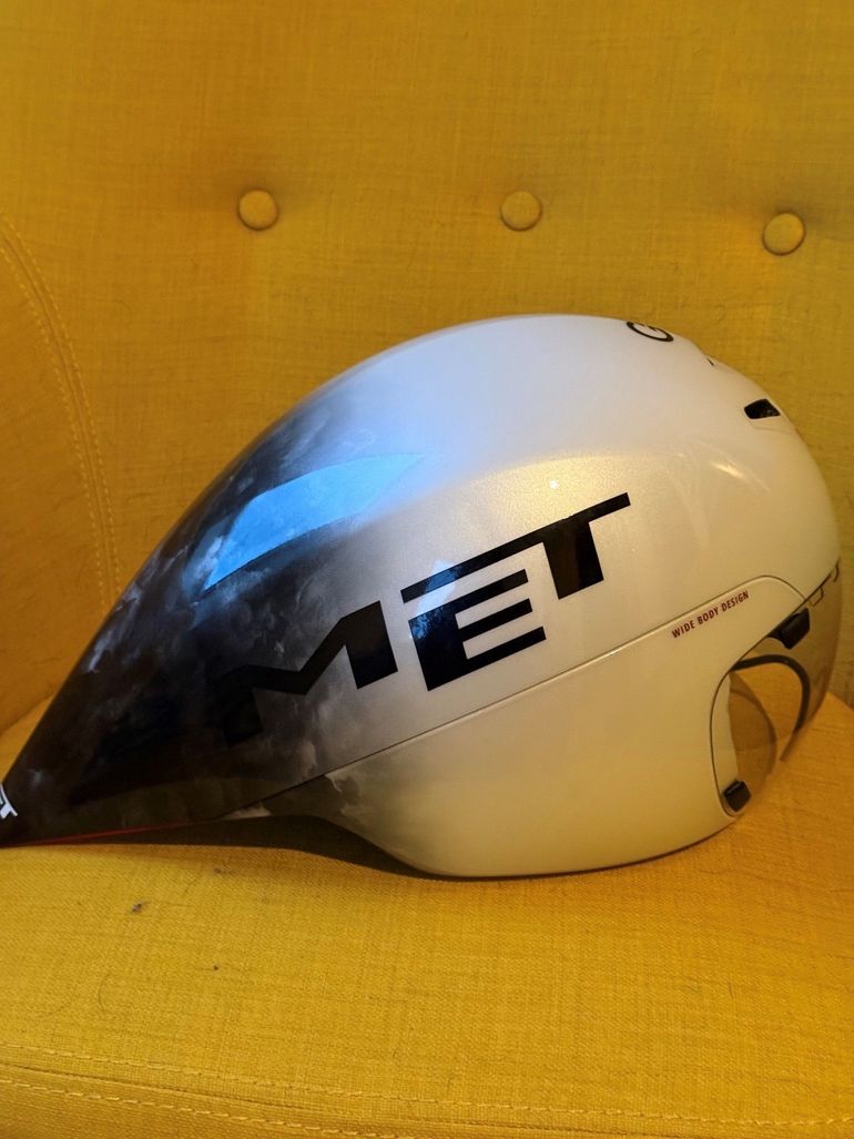 Used MET Drone Wide Body II UAE Team Emirates Edition 2025 bike — image 2 of 4