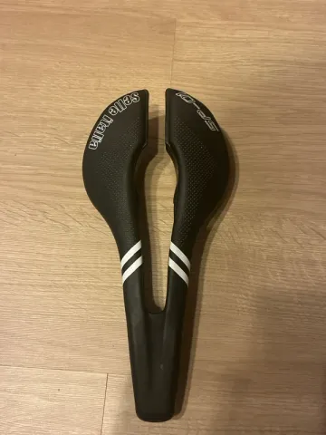 Brugt Selle Italia SP-01 Kit Carbonio Superflow Saddles & Seatposts