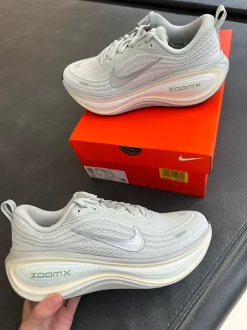 Used Nike Vomero Running Shoes