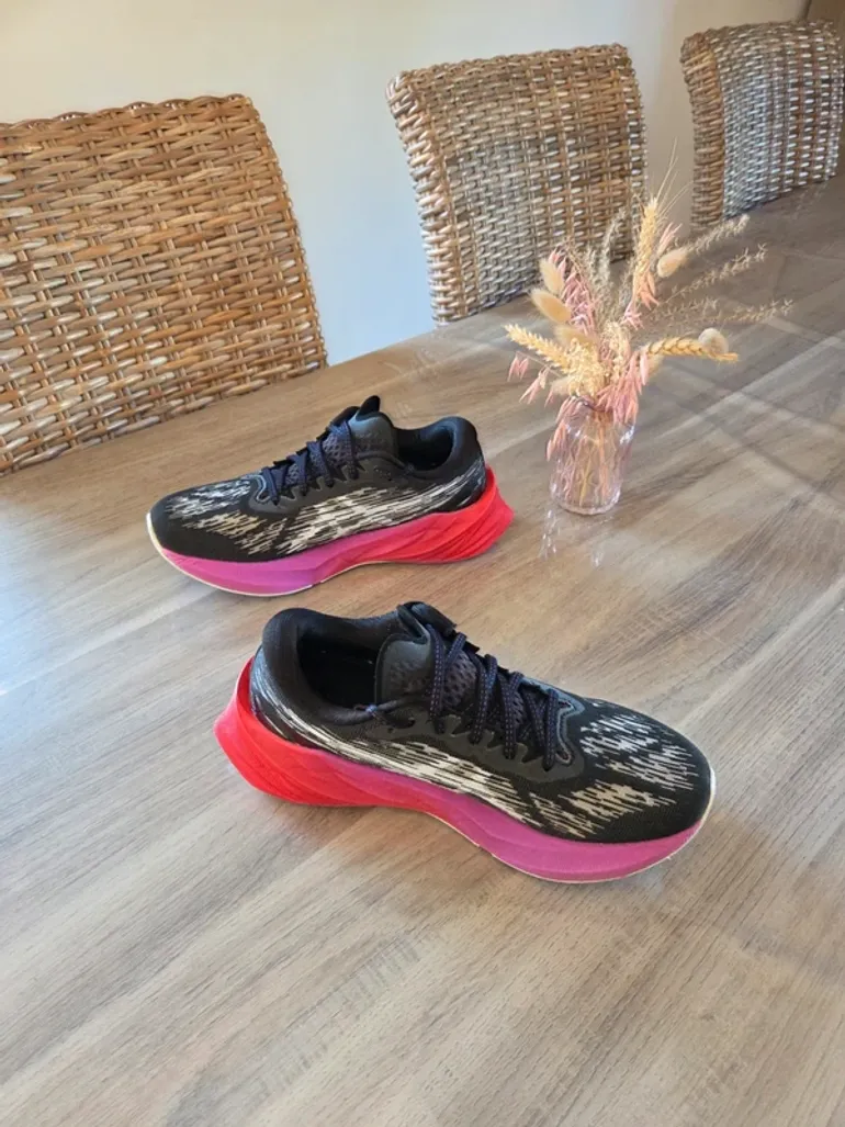 Brugt Asics Novablast bike — billede 2 af 5