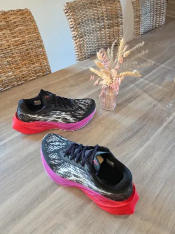Brugt Asics Novablast Running Shoes