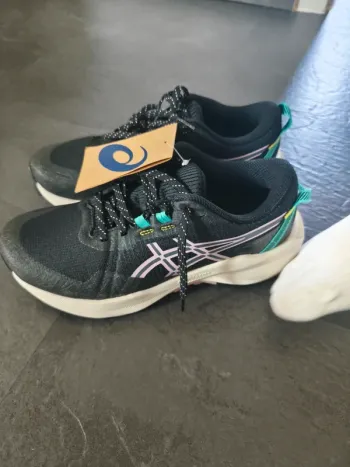 Used Asics Laufschuhe Limited Edition bike — image 2 of 5