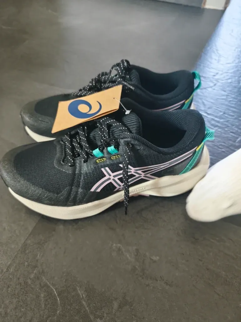 Used Asics Laufschuhe Limited Edition bike — image 2 of 5