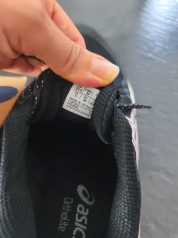 Used Asics Laufschuhe Limited Edition bike — image 4 of 5