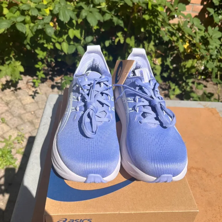 Used Asics Gel Nimbus 28 bike — image 4 of 7