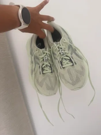 Used Asics Novablast 5 Running Shoes