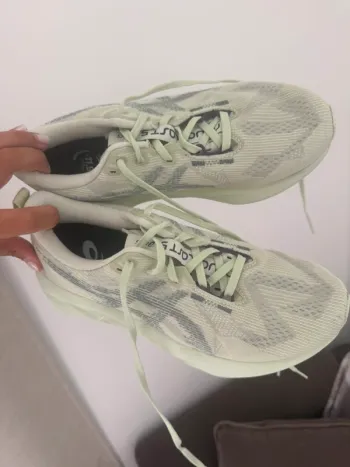 Used Asics Novablast 5 bike — image 5 of 7