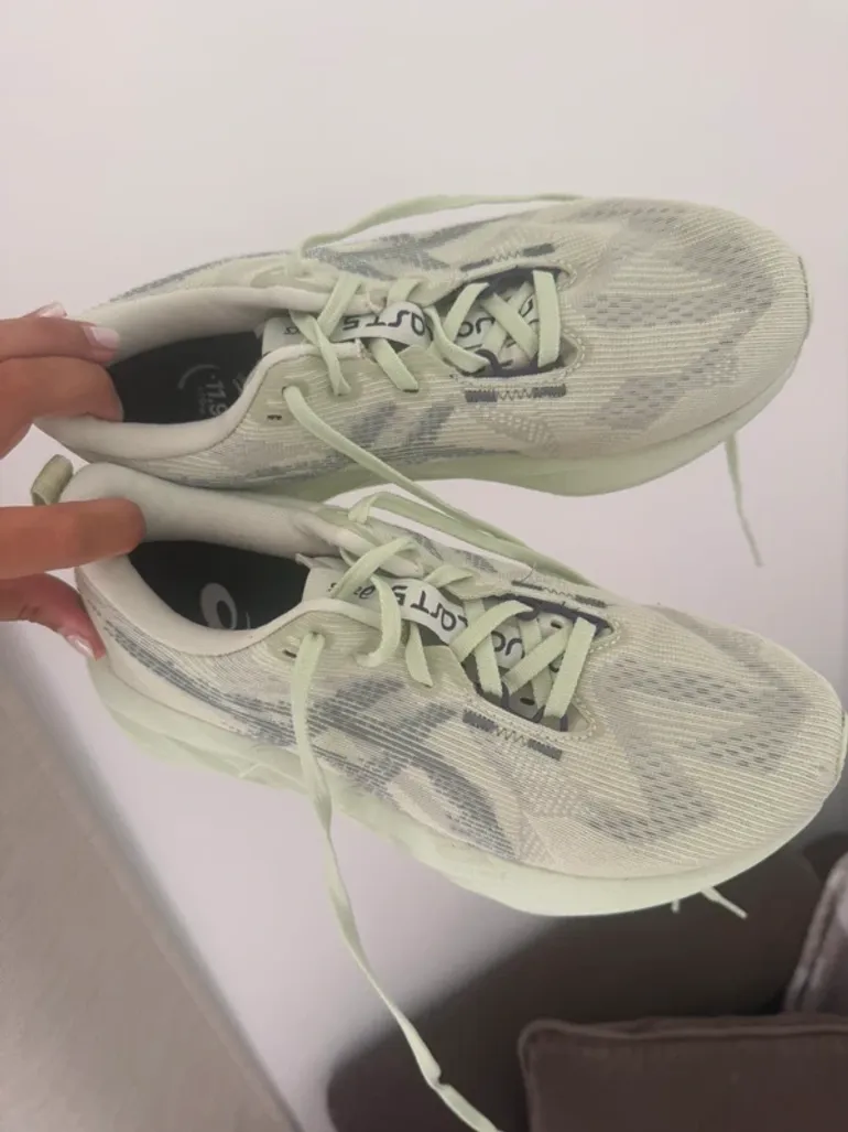 Used Asics Novablast 5 bike — image 5 of 7
