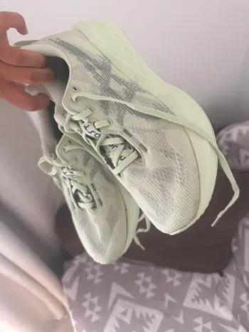 Used Asics Novablast 5 bike — image 6 of 7