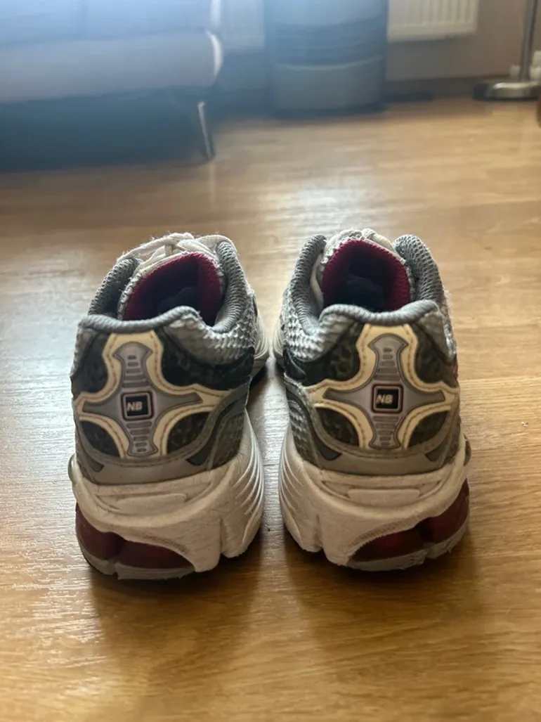 New Balance Running Shoes bike d'occasion — image 4 sur 5