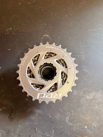 Sram RED AXS 12s Cassette 10-28 2025 Drivetrain & Pedals usato