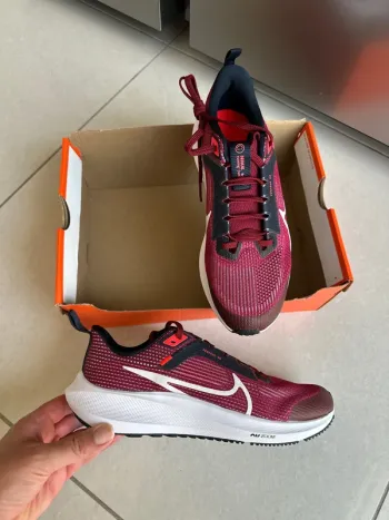 Used Pegasus Air Zoom 40 Running Shoes
