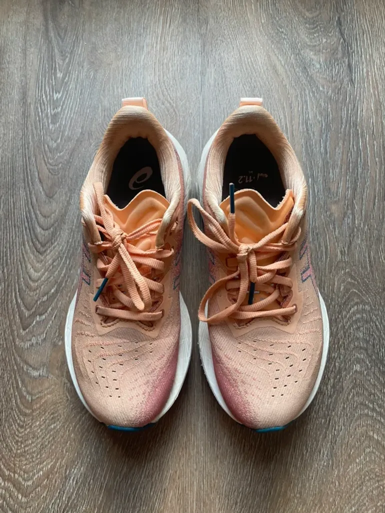 Brugt Asics Novablast 4 bike — billede 2 af 4