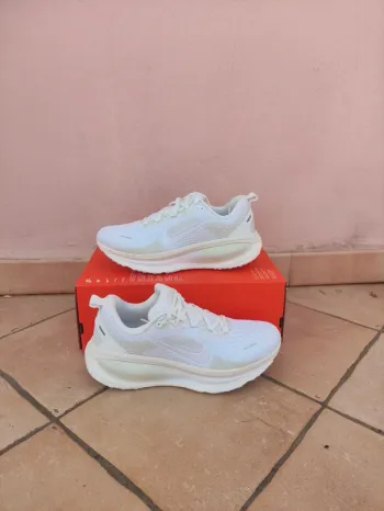 Nike Vomero 18 Running Shoes d'occasion