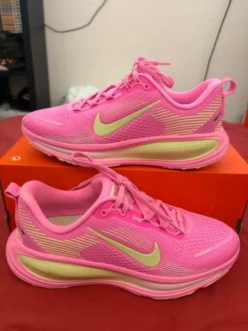Nike Vomero 18 Running Shoes usato