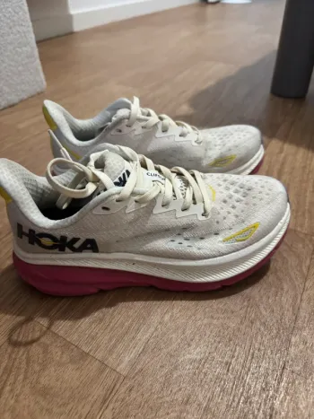 Hoka Cliffton 9 bike d'occasion — image 2 sur 3