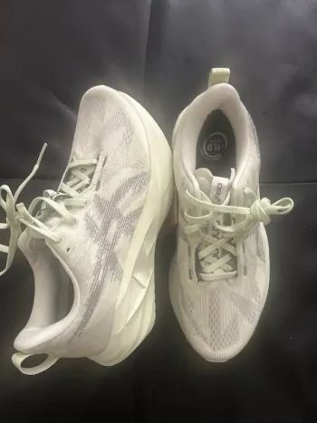 Asics Novablast 5 Running Shoes d'occasion