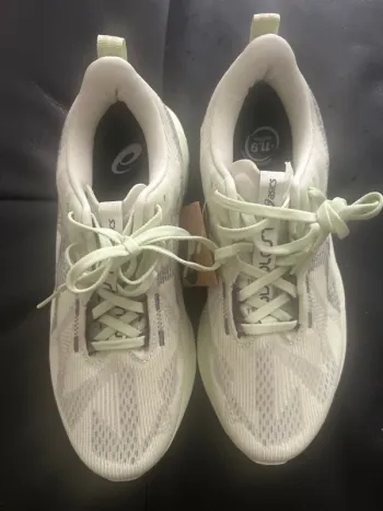 Asics Novablast 5 bike d'occasion — image 2 sur 2