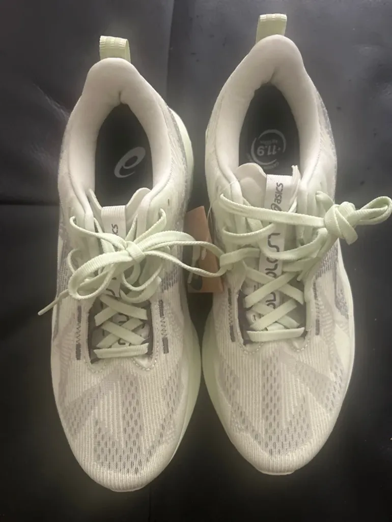 Asics Novablast 5 bike d'occasion — image 2 sur 2