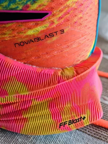 Używany Asics Novablast 3 bike — zdjęcie 7 z 8