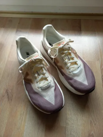 Gebrauchtes New Balance FuelCell Rebel Running Shoes