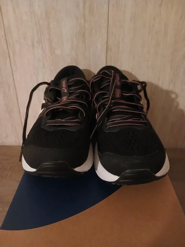 Used Asics Running Shoes bike — image 2 of 6
