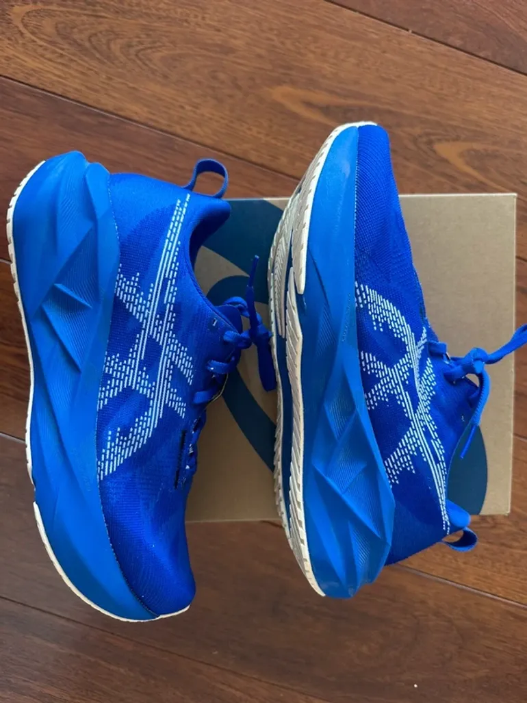 Brugt Asics Novablast bike — billede 3 af 6