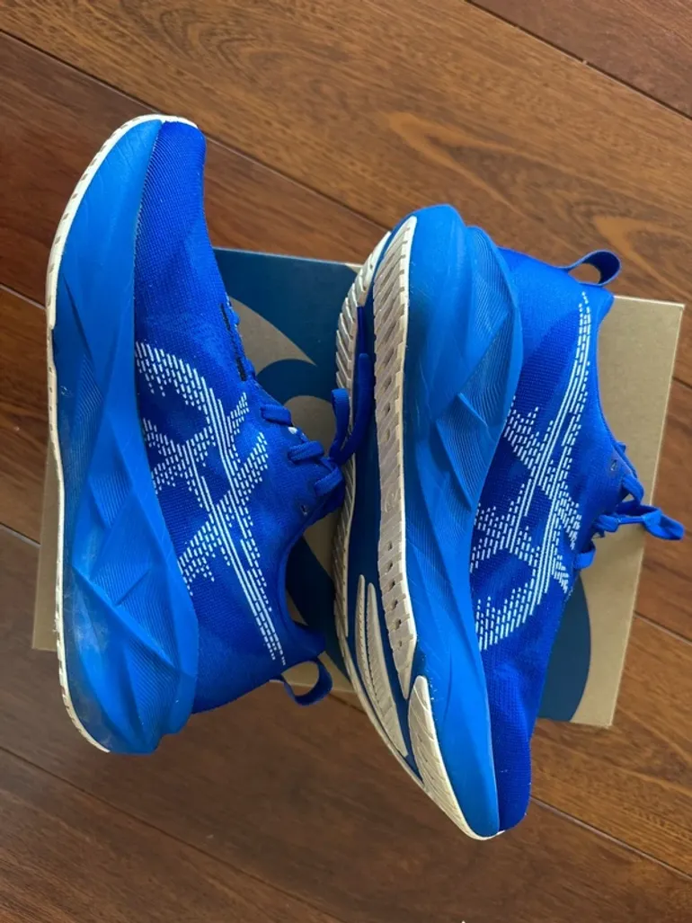 Brugt Asics Novablast bike — billede 2 af 6