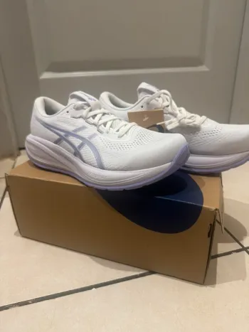 Used Asics Gel-Cumulus 28 Running Shoes