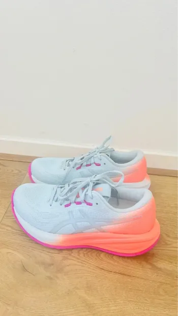 Käytetty Asics Gel Cumulus 28 Running Shoes