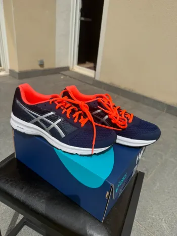 Używany Asics Patriot 9 Running Shoes