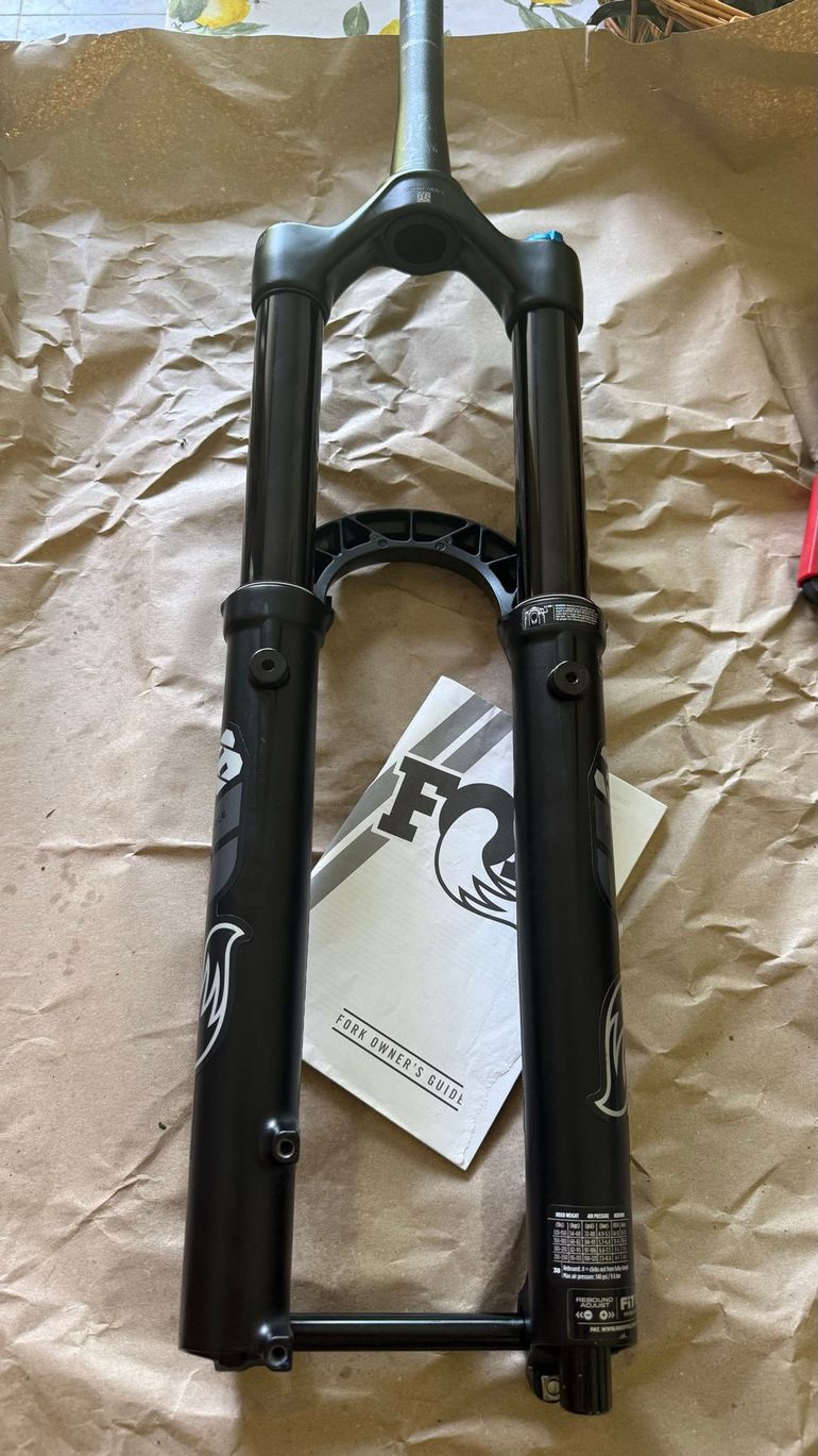 Used Fox 38 Performance Fork 2022 bike — image 5 of 8