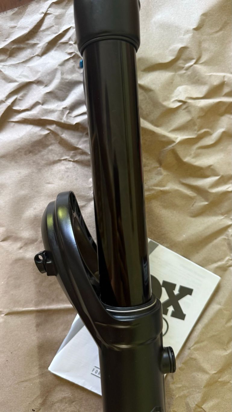 Used Fox 38 Performance Fork 2022 bike — image 7 of 8