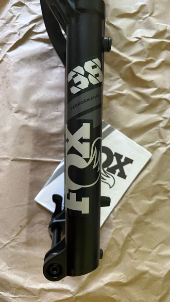 Used Fox 38 Performance Fork 2022 bike — image 8 of 8