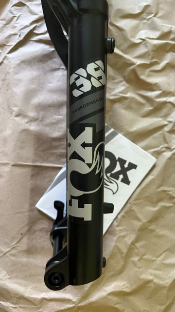 Used Fox 38 Performance Fork 2022 bike — image 8 of 8