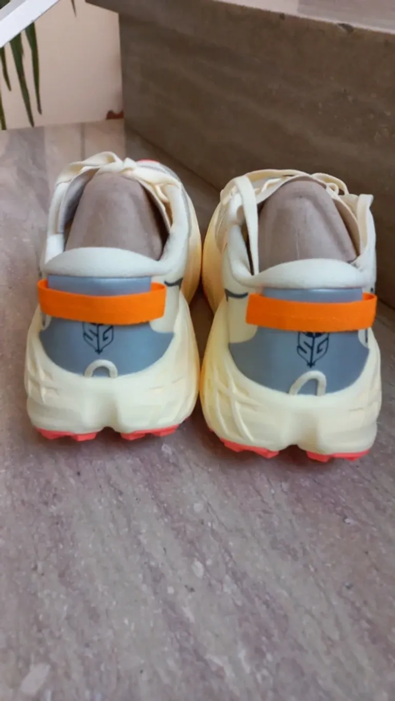 Used Hoka Speedgoat 7 bike — image 3 of 7
