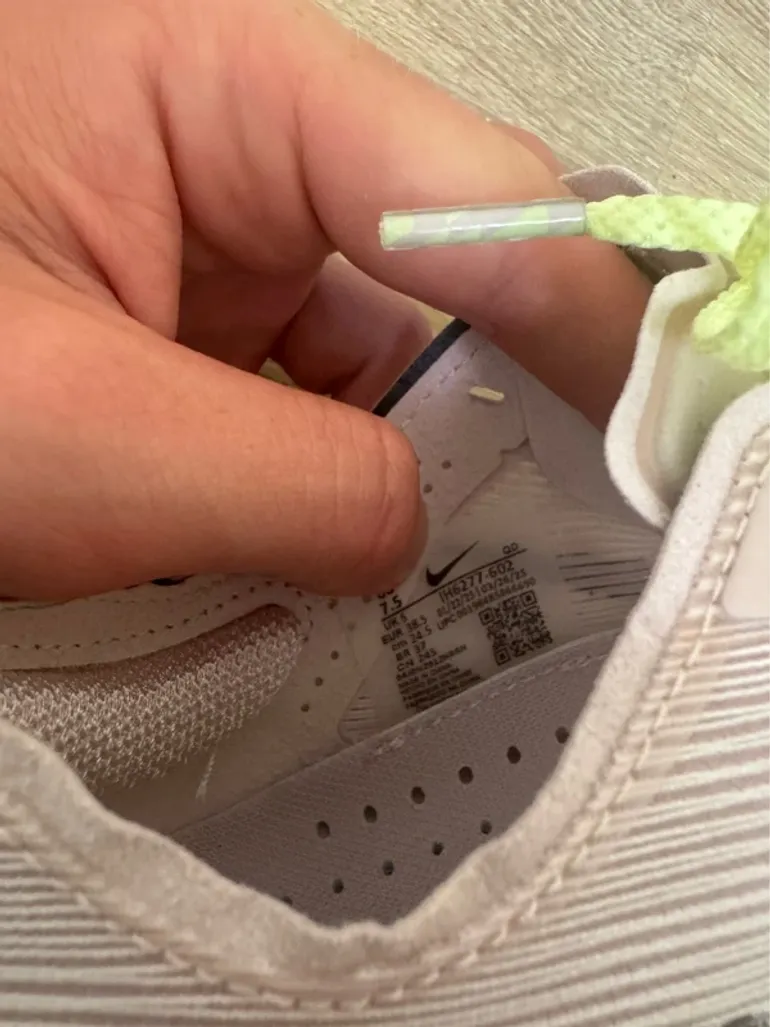 Used Nike ZoomX Vaporfly Next% 4 bike — image 6 of 7