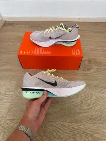 Nike ZoomX Vaporfly Next% 4 bike d'occasion — image 2 sur 6