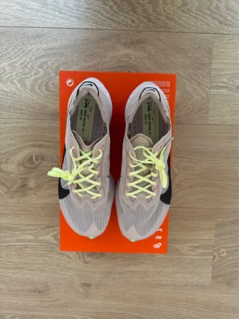 Nike ZoomX Vaporfly Next% 4 bike d'occasion — image 4 sur 6