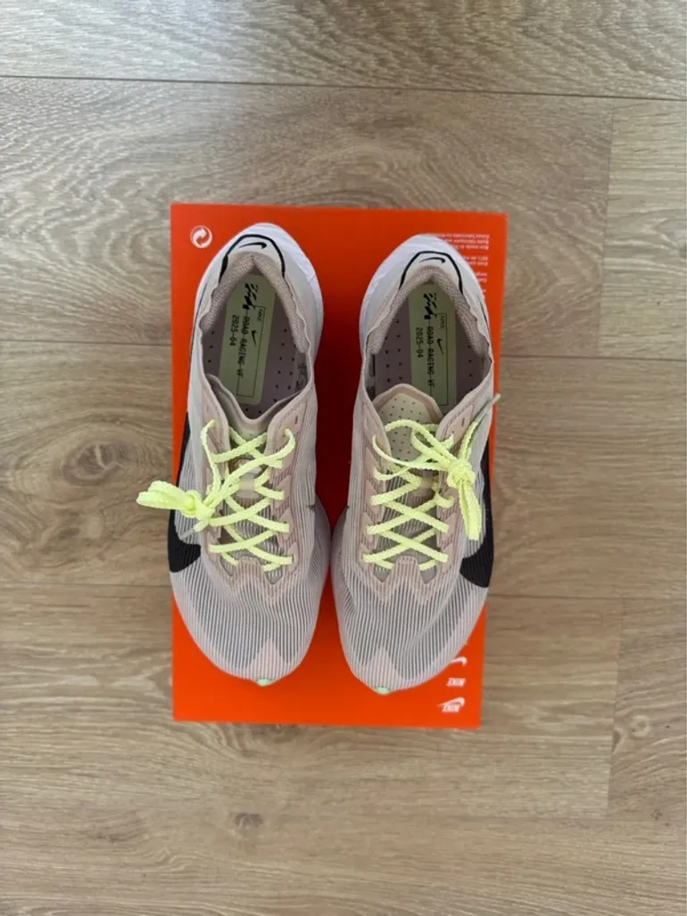 Nike ZoomX Vaporfly Next% 4 bike d'occasion — image 4 sur 6