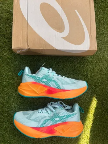 Brugt Orange Novablast 5 LE Running Shoes