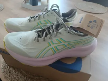 Used Asics GT-2000 14 TR Running Shoes
