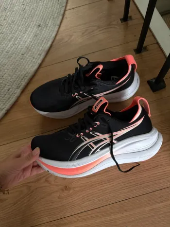 Gebrauchtes Asics Gel Nimbus 28 Running Shoes