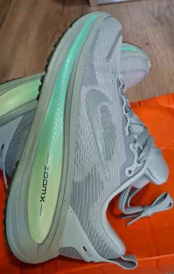 Gebrauchtes Nike Vomero 18 Running Shoes